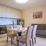 Linda Apartman *