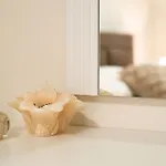 Linda *