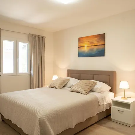 Linda Apartman *